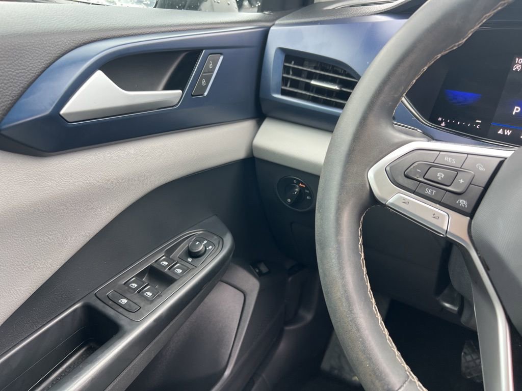 Used 2023 Volkswagen Taos SE w/ Panoramic Sunroof Package image 19