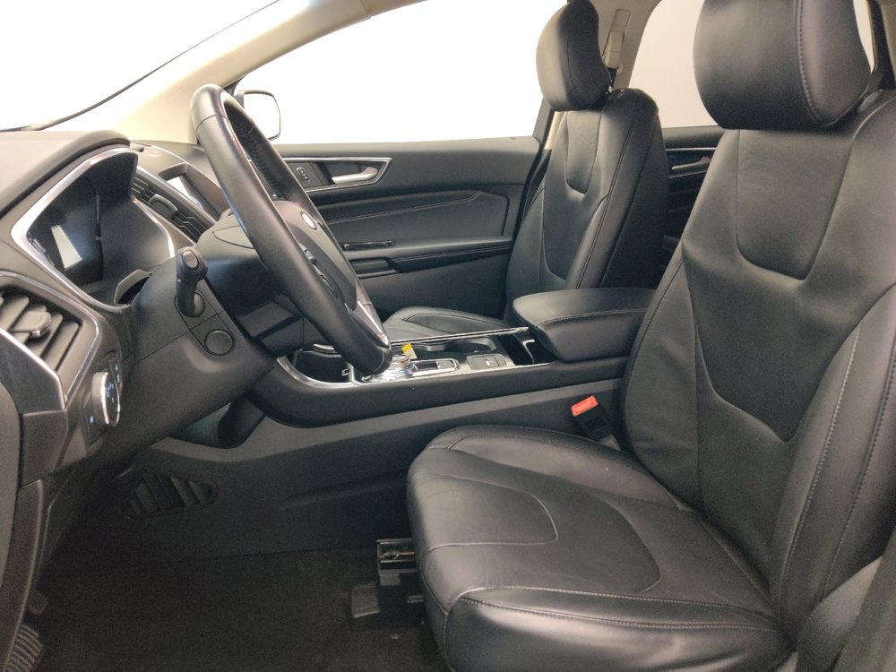 Used 2019 Ford Edge Titanium FWD image 17