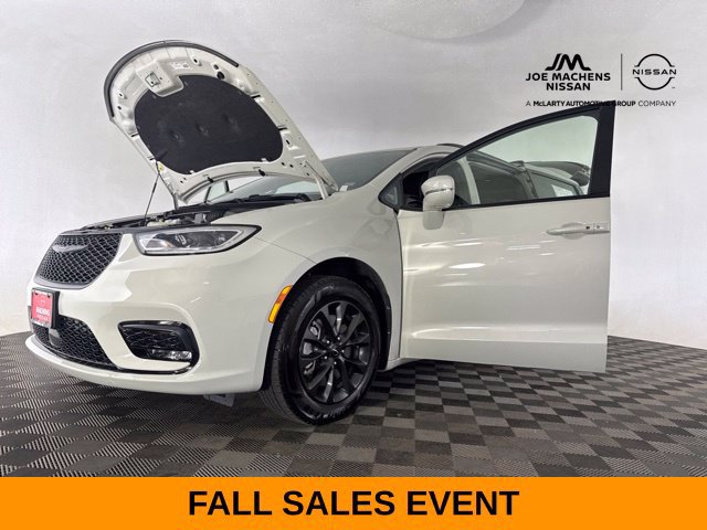 Used 2021 Chrysler Pacifica Limited w/ Uconnect Theater Family Group AWD/4WD image 21