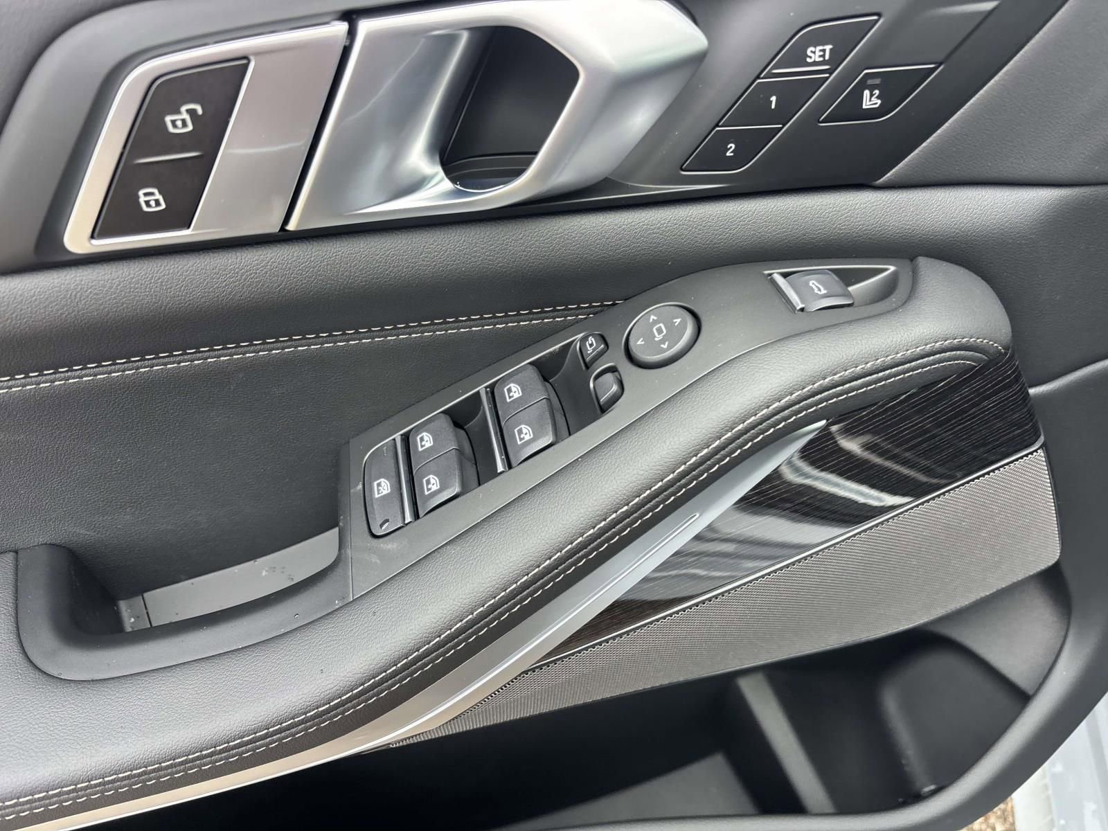 New 2026 BMW X5 xDrive40i w/ M Sport Package AWD/4WD image 13