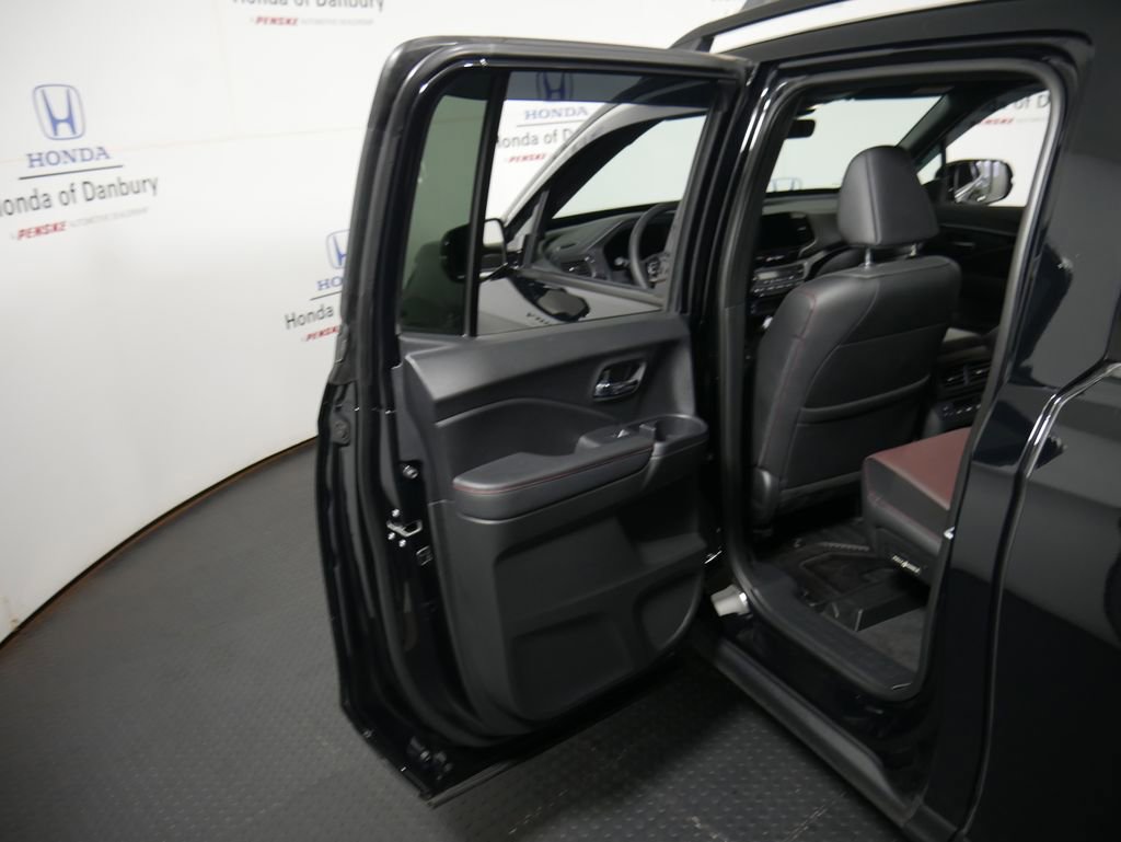 Certified 2025 Honda Ridgeline Black Edition image 10
