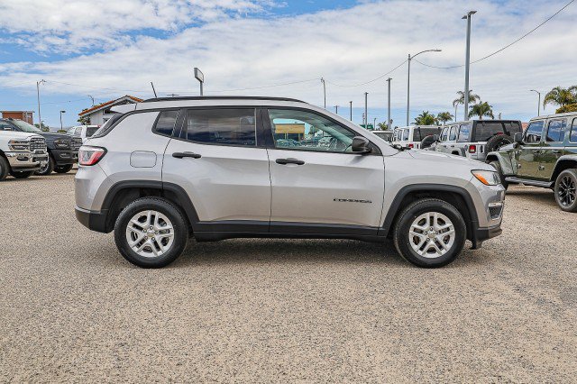 Used 2017 Jeep Compass Sport w/ Tech Group FWD image 3