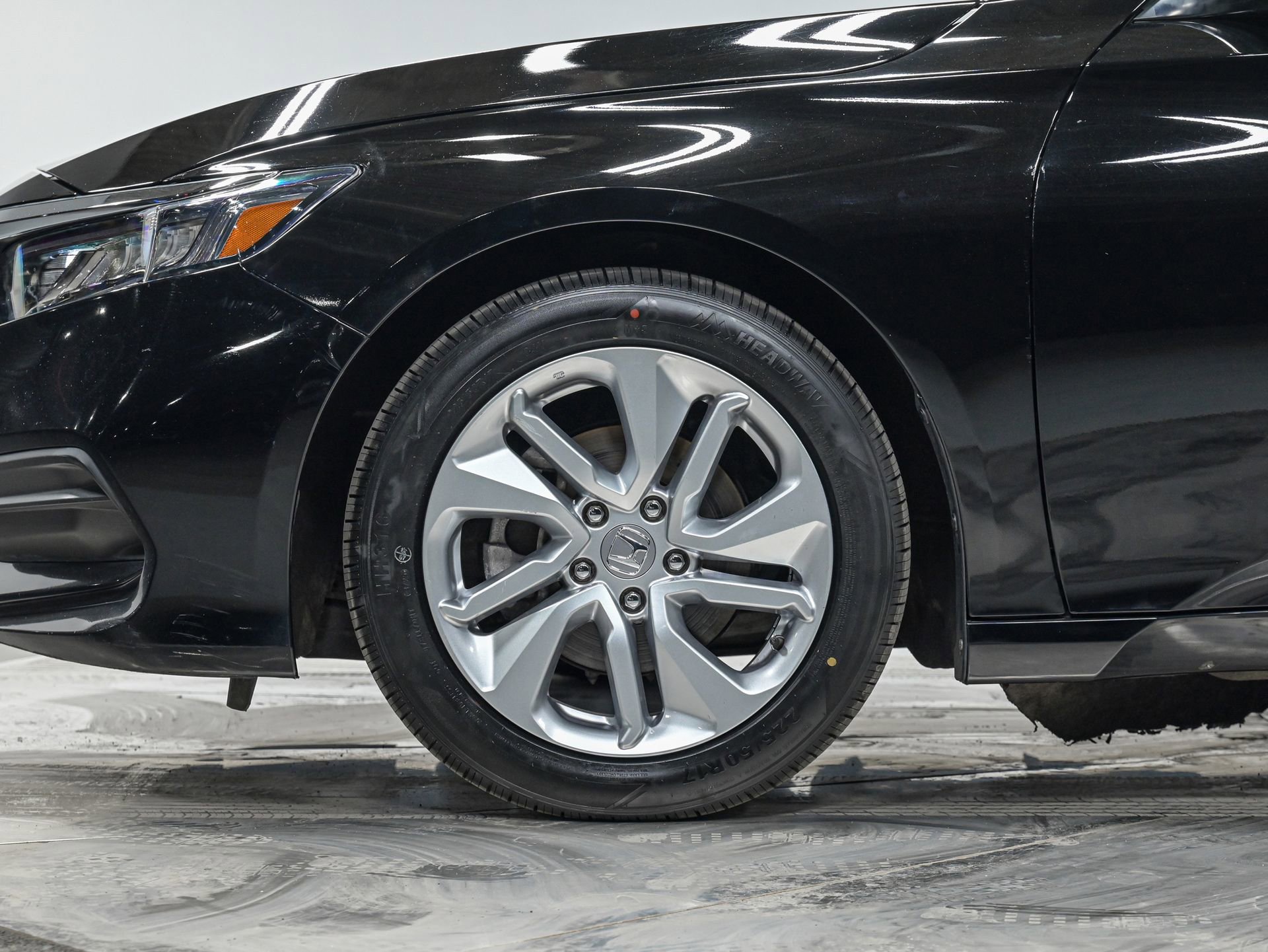 Used 2019 Honda Accord LX image 3