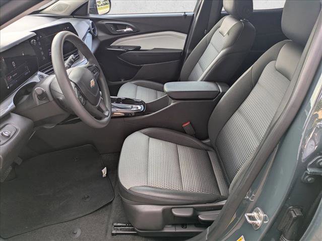 Used 2025 Chevrolet Trax LT FWD image 15