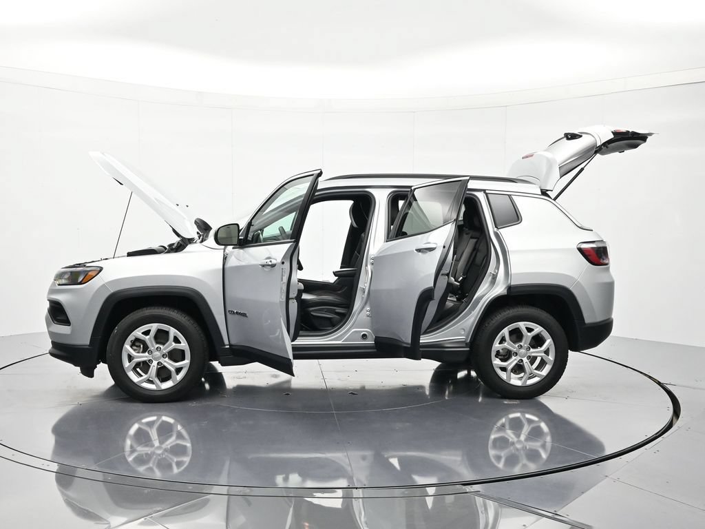 Used 2024 Jeep Compass Latitude AWD/4WD image 45