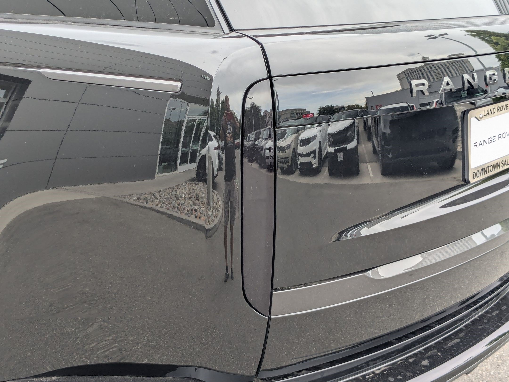 New 2026 Land Rover Range Rover Long Wheelbase SE AWD/4WD image 11
