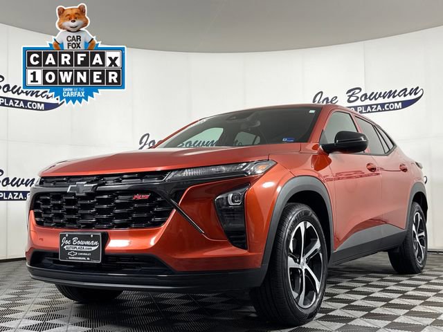 Used 2024 Chevrolet Trax RS w/ Sunroof Package FWD image 2