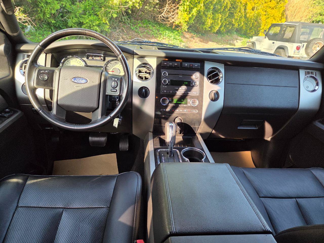Used 2014 Ford Expedition Limited AWD/4WD image 25