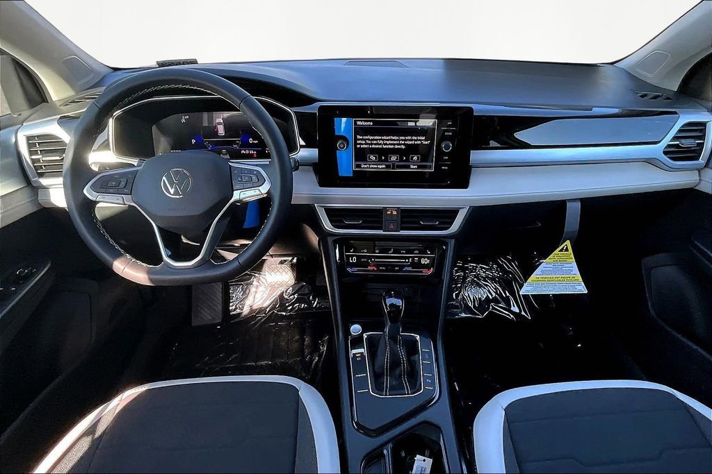 New 2026 Volkswagen Taos SE image 7