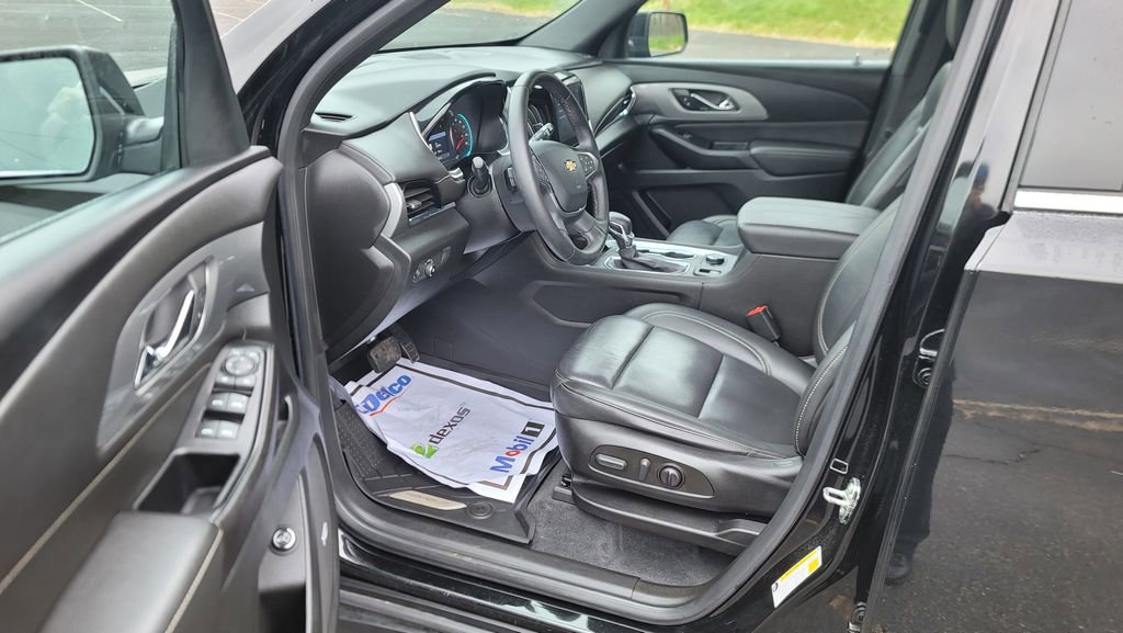 Used 2023 Chevrolet Traverse LT w/ LT Premium Package image 18