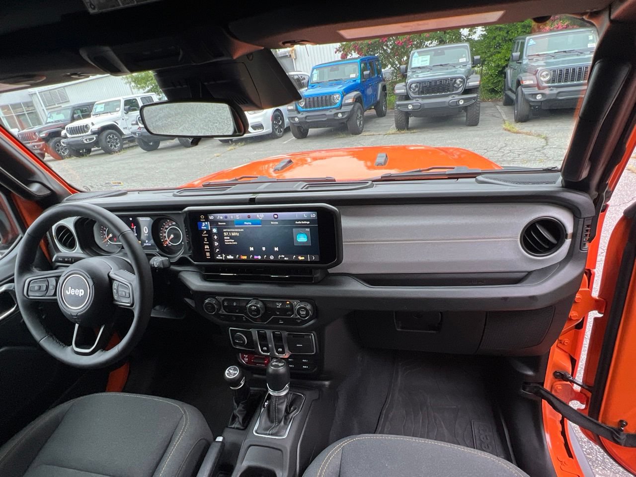 Used 2025 Jeep Wrangler Sport AWD/4WD image 17