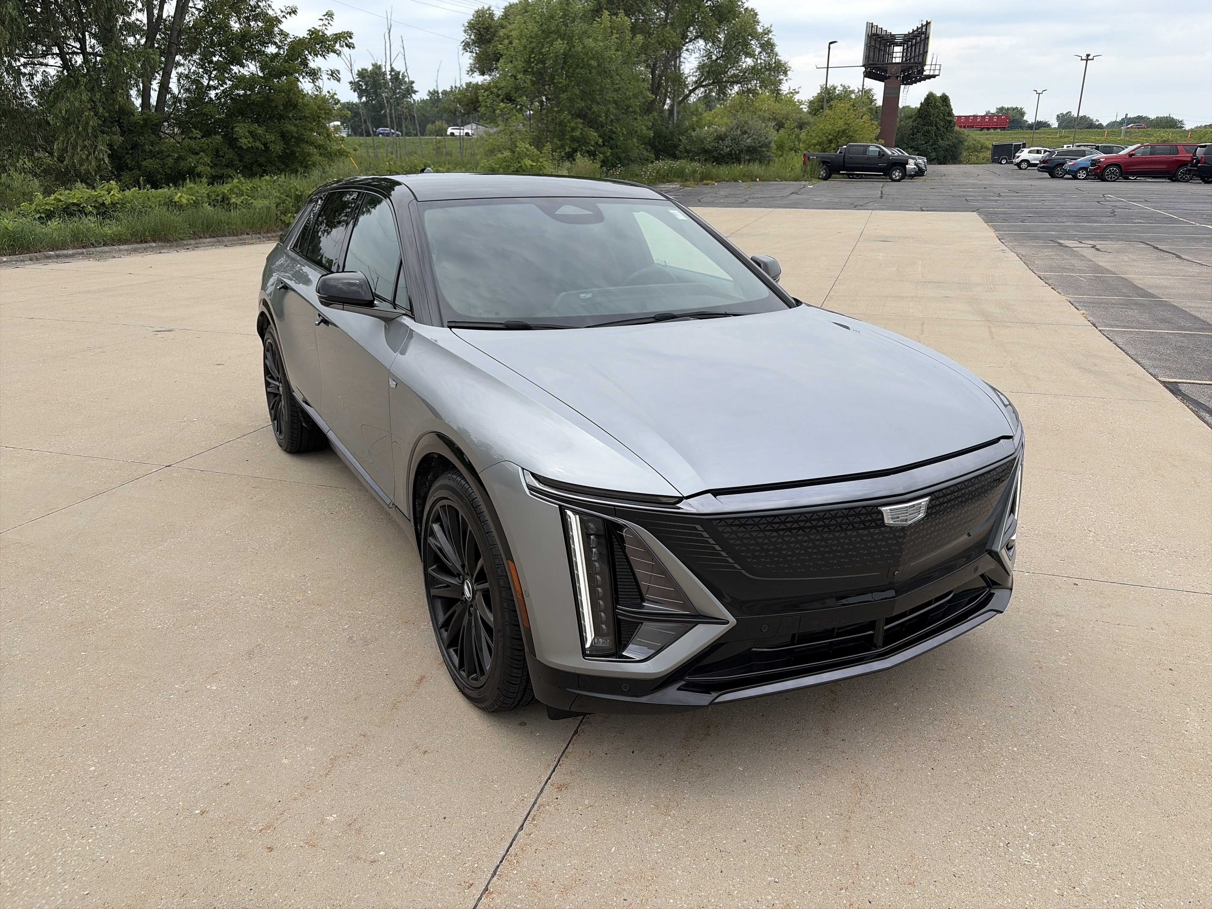 Used 2025 Cadillac Lyriq Sport w/ LPO, Floor Liner Package AWD/4WD image 8