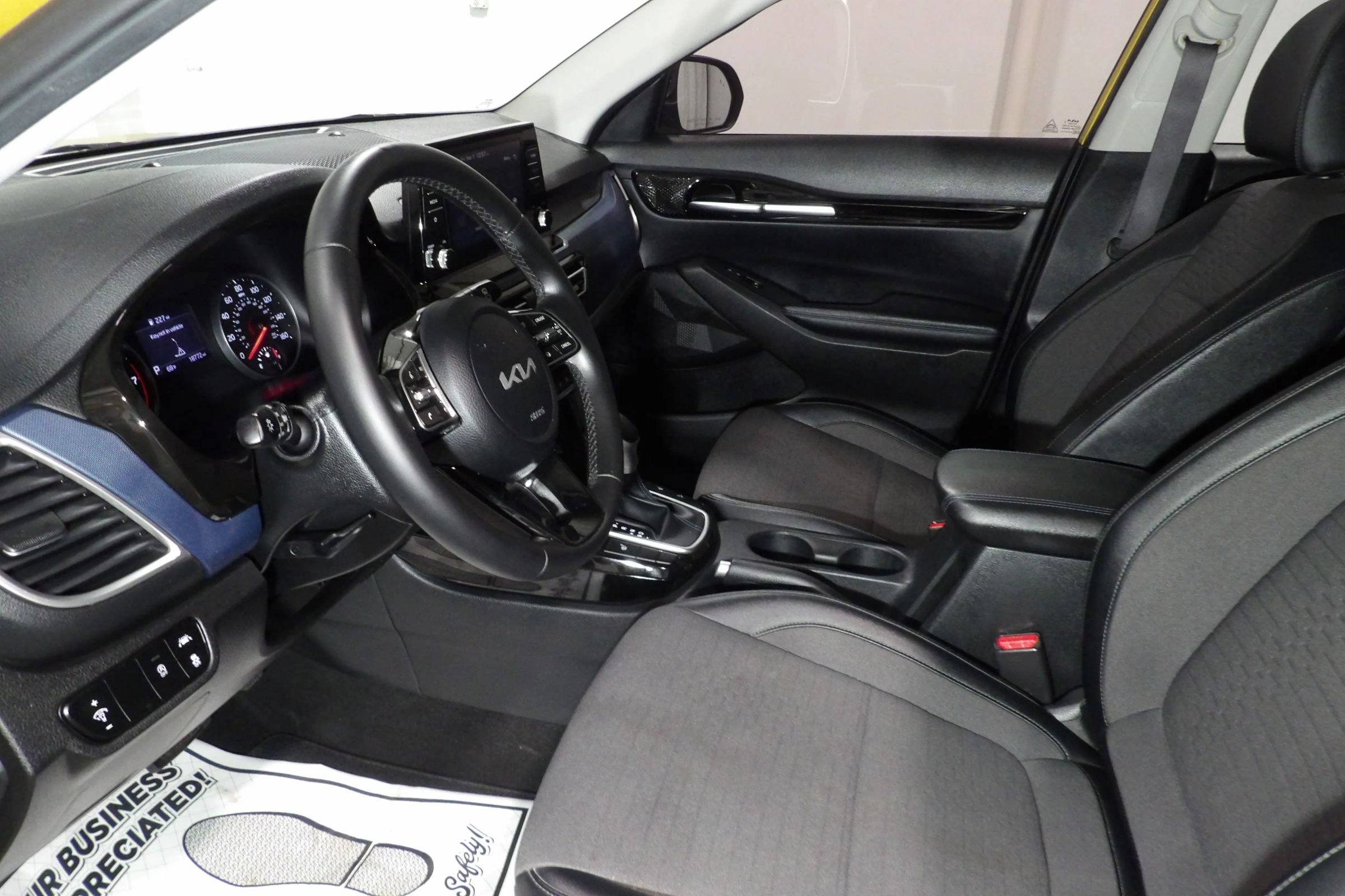 Used 2023 Kia Seltos S AWD/4WD image 14
