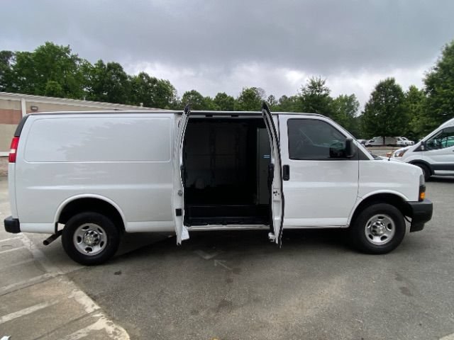 Used 2022 Chevrolet Express 3500 Extended w/ Driver Convenience Package RWD image 7