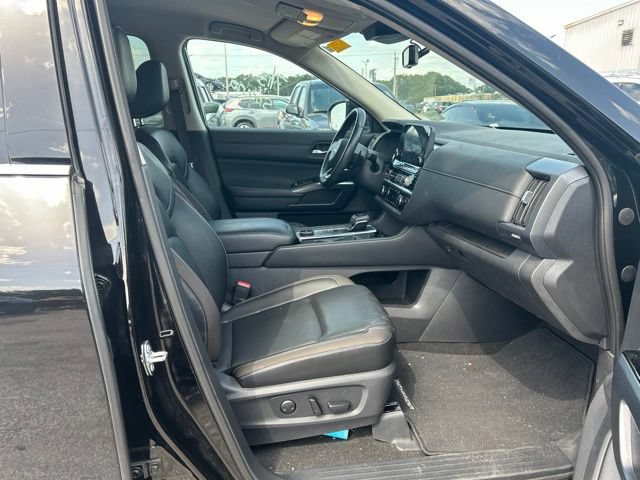 Used 2024 Nissan Pathfinder SL AWD/4WD image 11