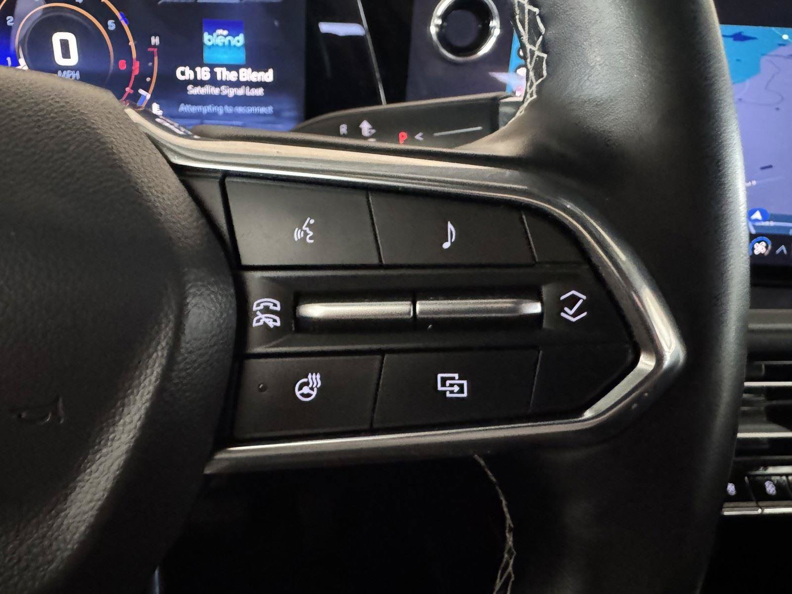 Used 2025 Chevrolet Traverse LT FWD image 20