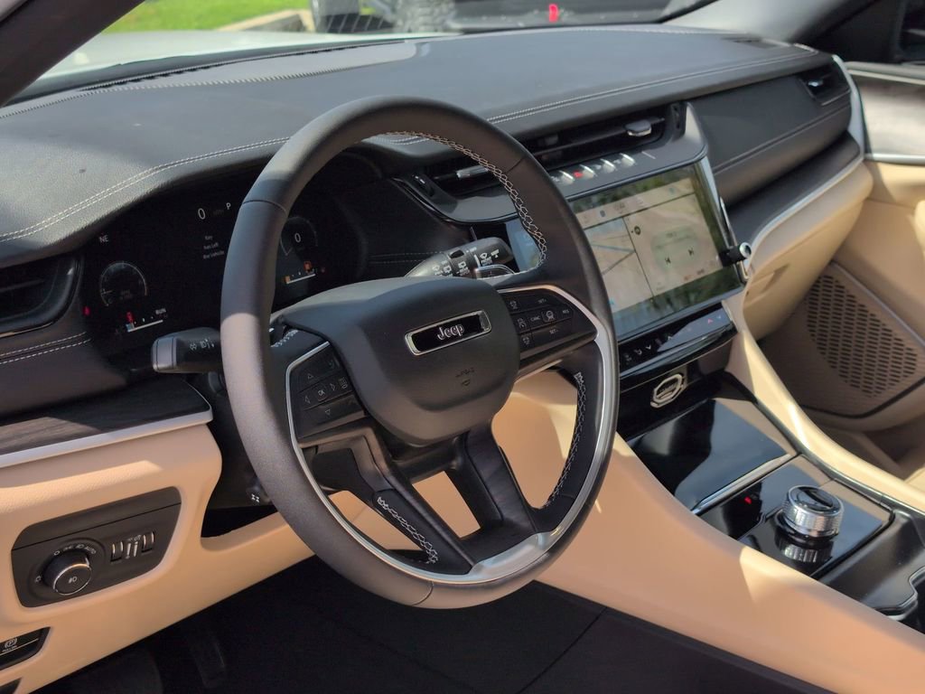 New 2026 Jeep Grand Cherokee Limited w/ Luxury Tech Group II RWD image 12