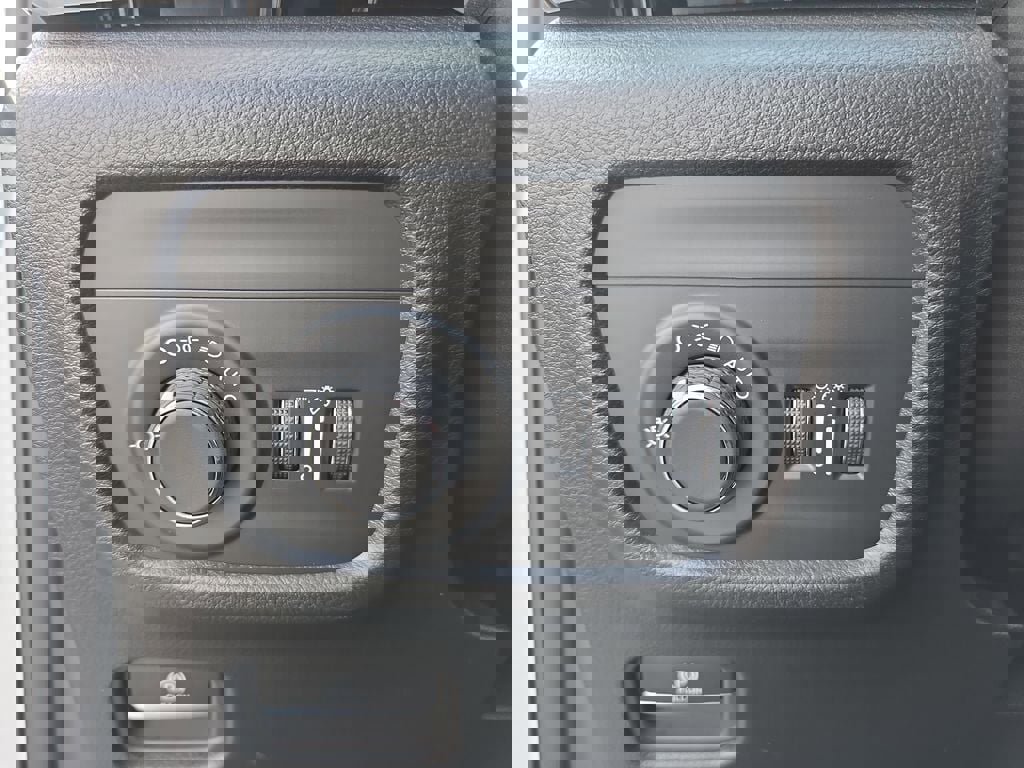 New 2025 Jeep Grand Cherokee Altitude image 25