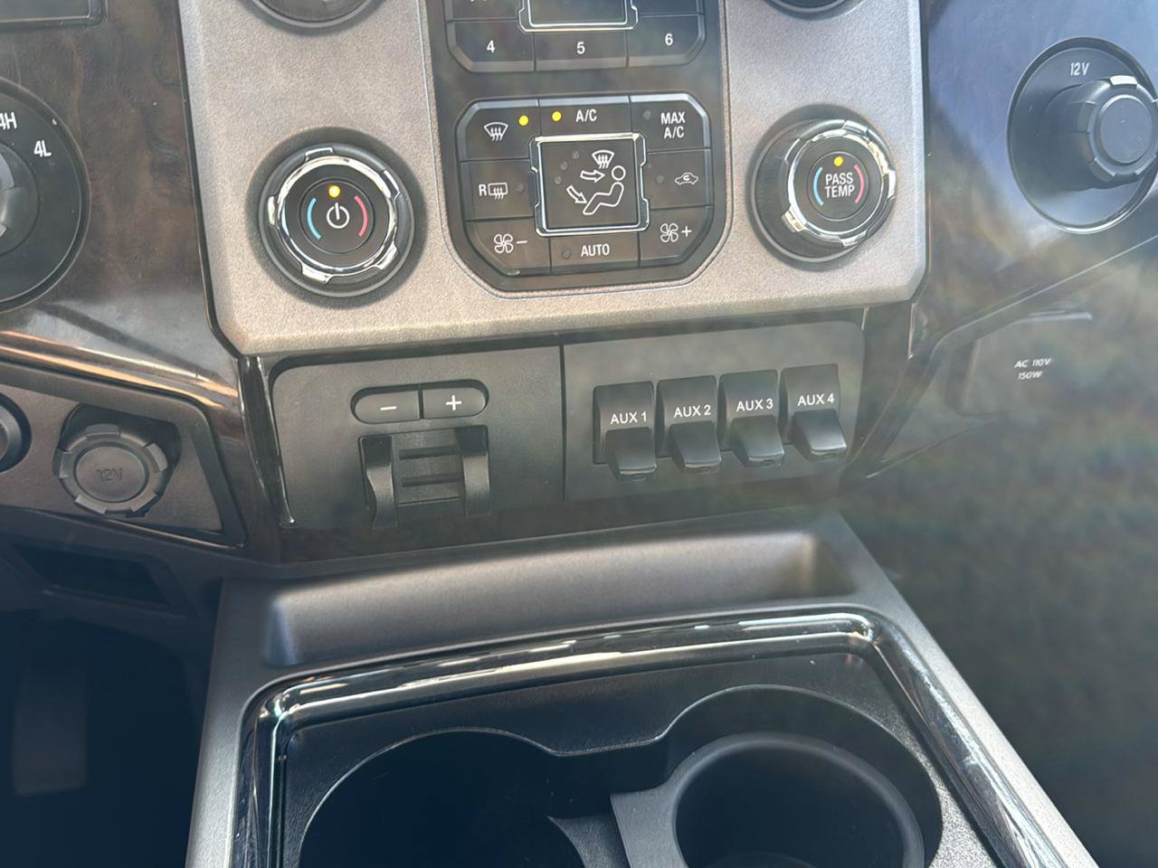 Used 2015 Ford F250 Platinum w/ Platinum Package AWD/4WD image 26