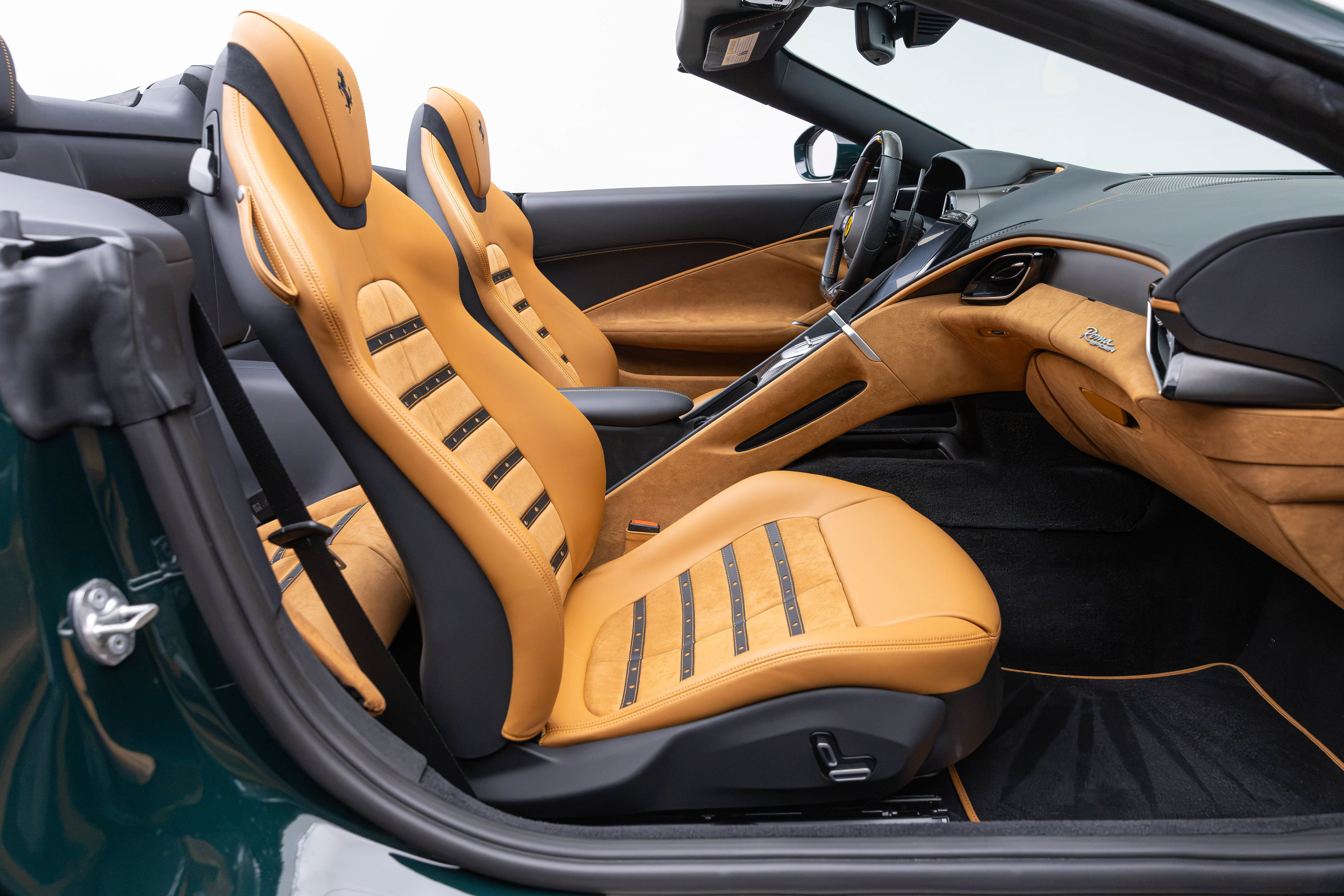Certified 2025 Ferrari Roma Spider RWD image 39