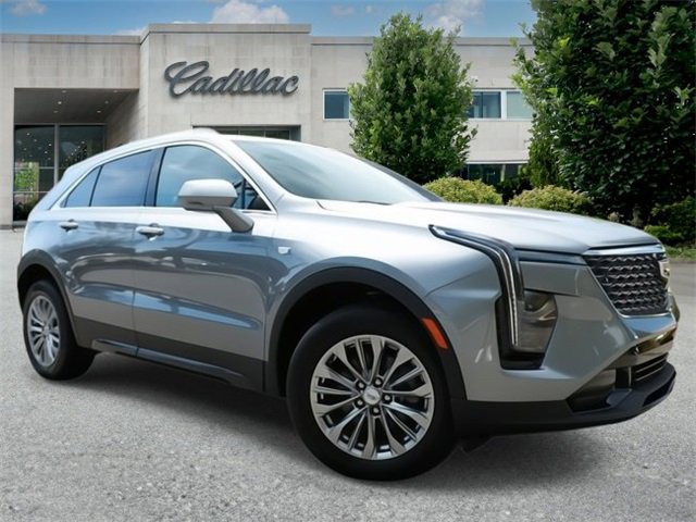 New 2024 Cadillac XT4 Luxury w/ Cold Weather Package