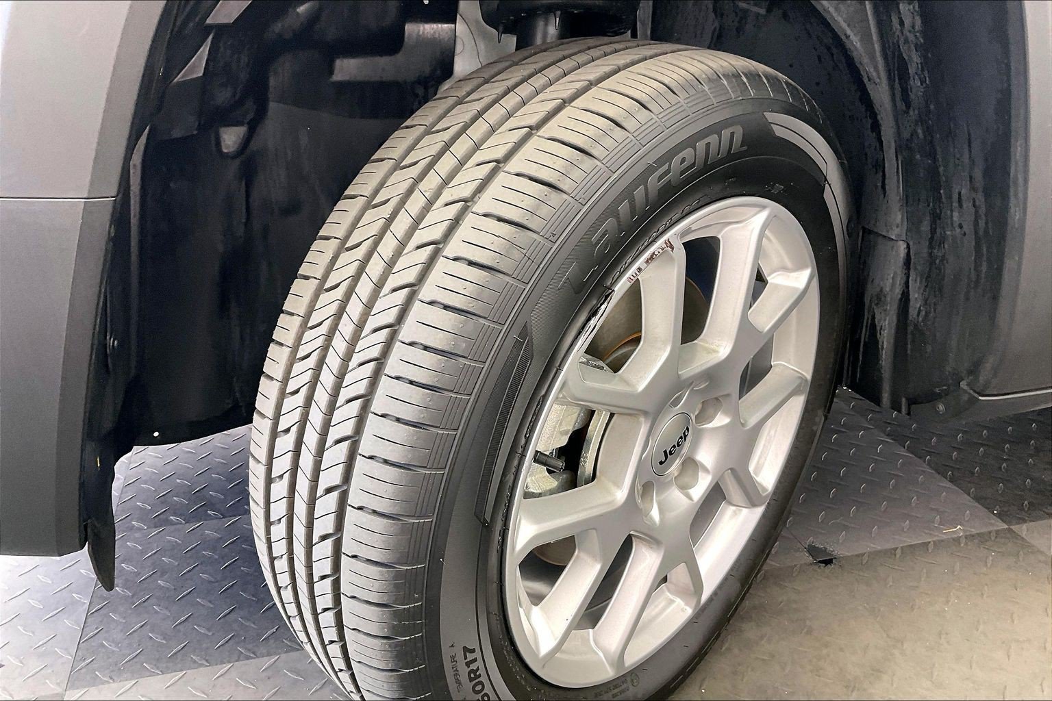 Used 2022 Jeep Renegade Latitude AWD/4WD image 32