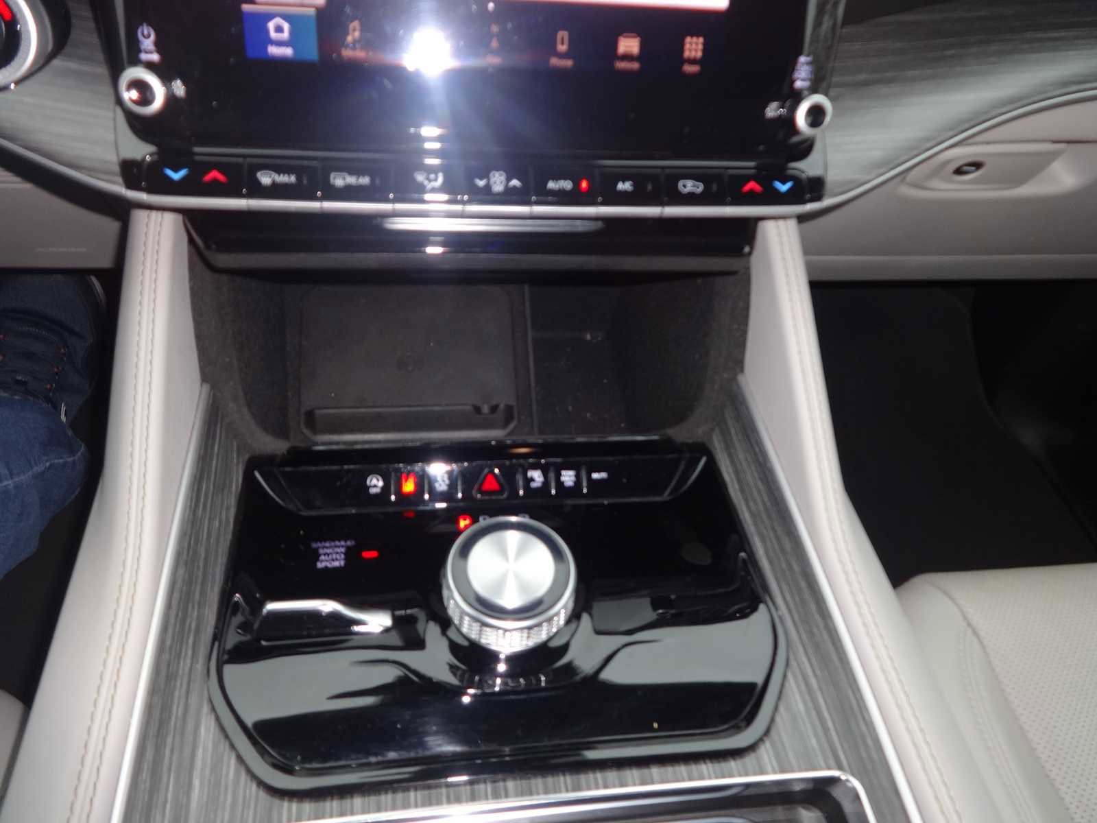 Used 2024 Jeep Wagoneer L Series II w/ Flexible Seating Group image 20