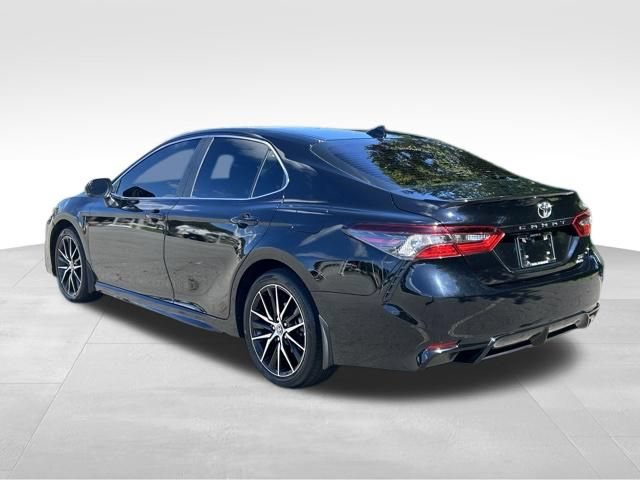 Used 2023 Toyota Camry SE w/ Cold Weather Package AWD/4WD image 3