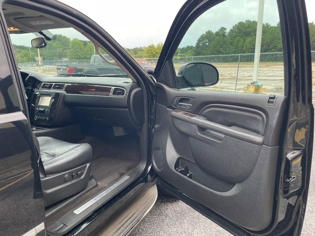 Used 2012 GMC Yukon XL Denali RWD image 19