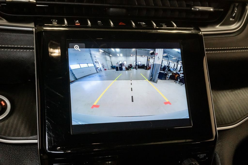 Used 2025 Jeep Grand Cherokee L Laredo image 22