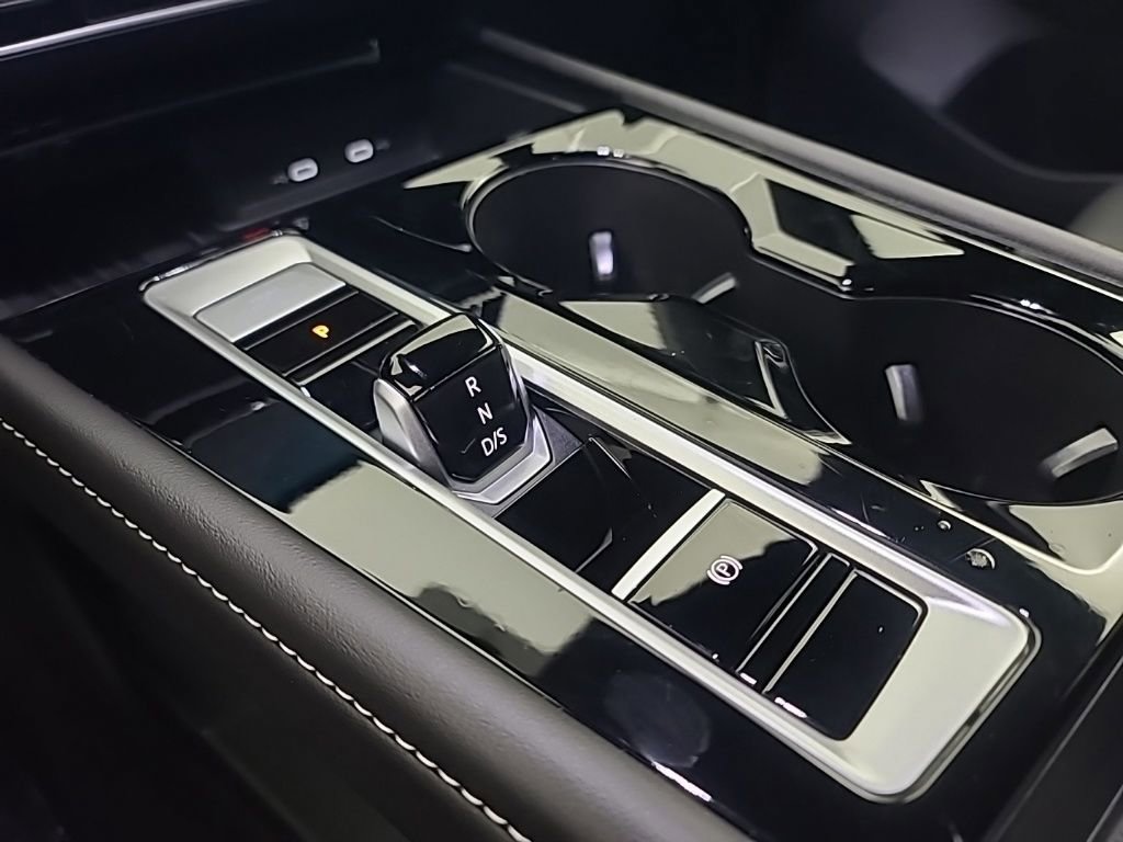 Used 2025 Volkswagen Atlas Cross Sport SE image 38