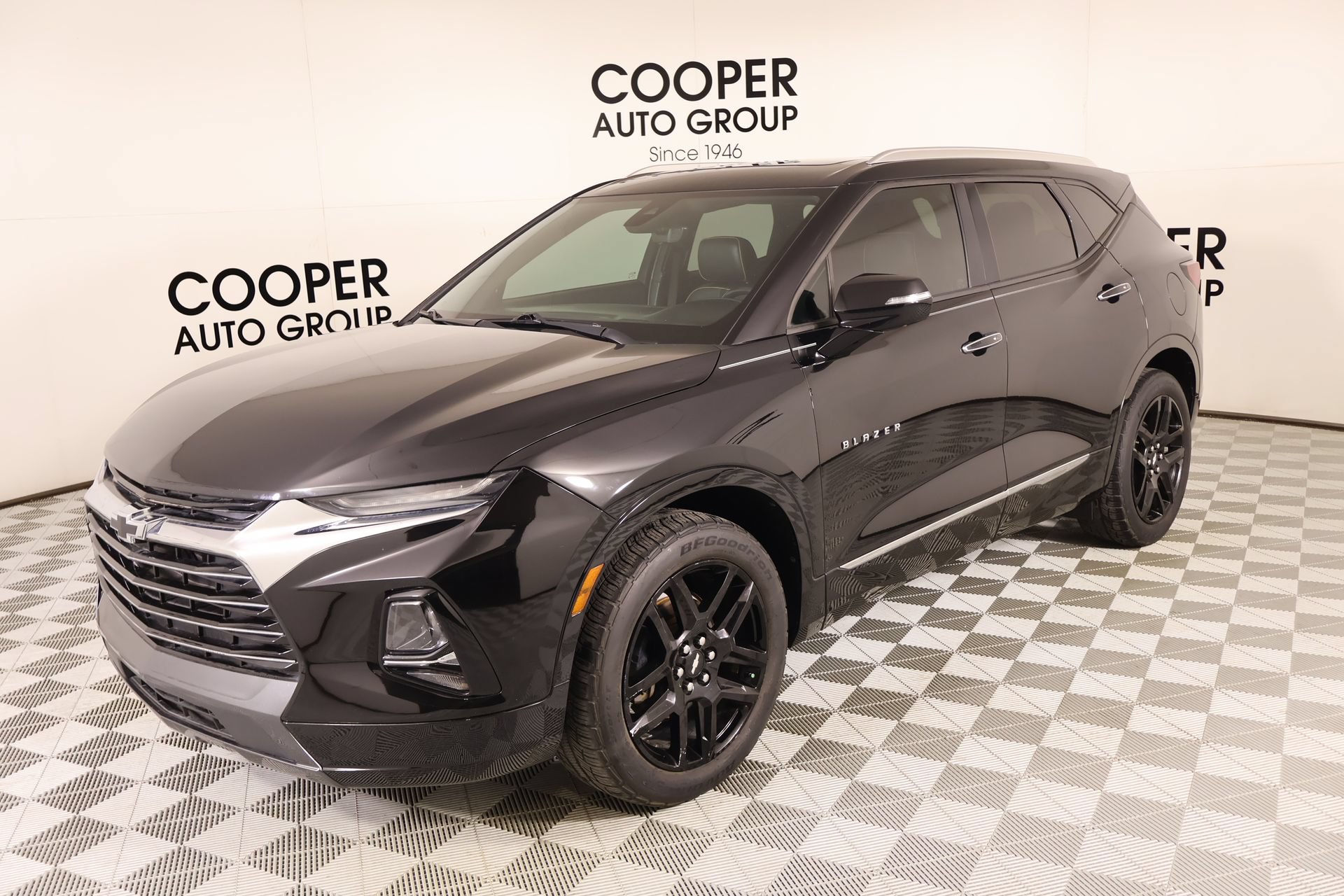 Used 2019 Chevrolet Blazer Premier w/ Sun and Wheels Package FWD image 11