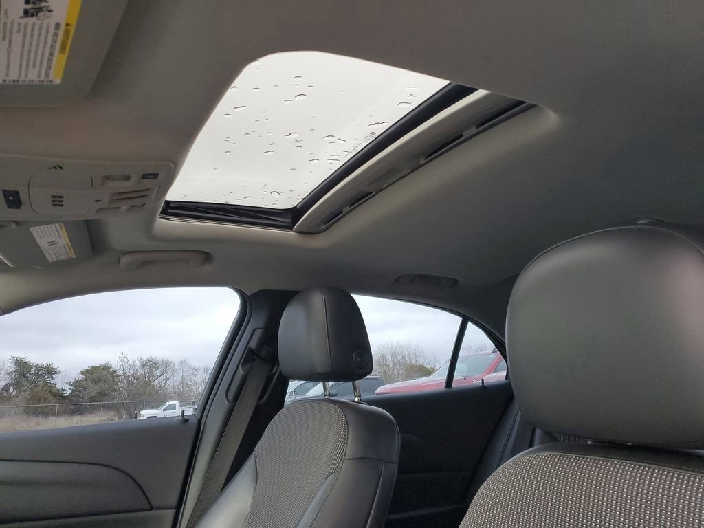 Used 2016 Chevrolet Malibu LT w/ Sun And Convenience Package image 6