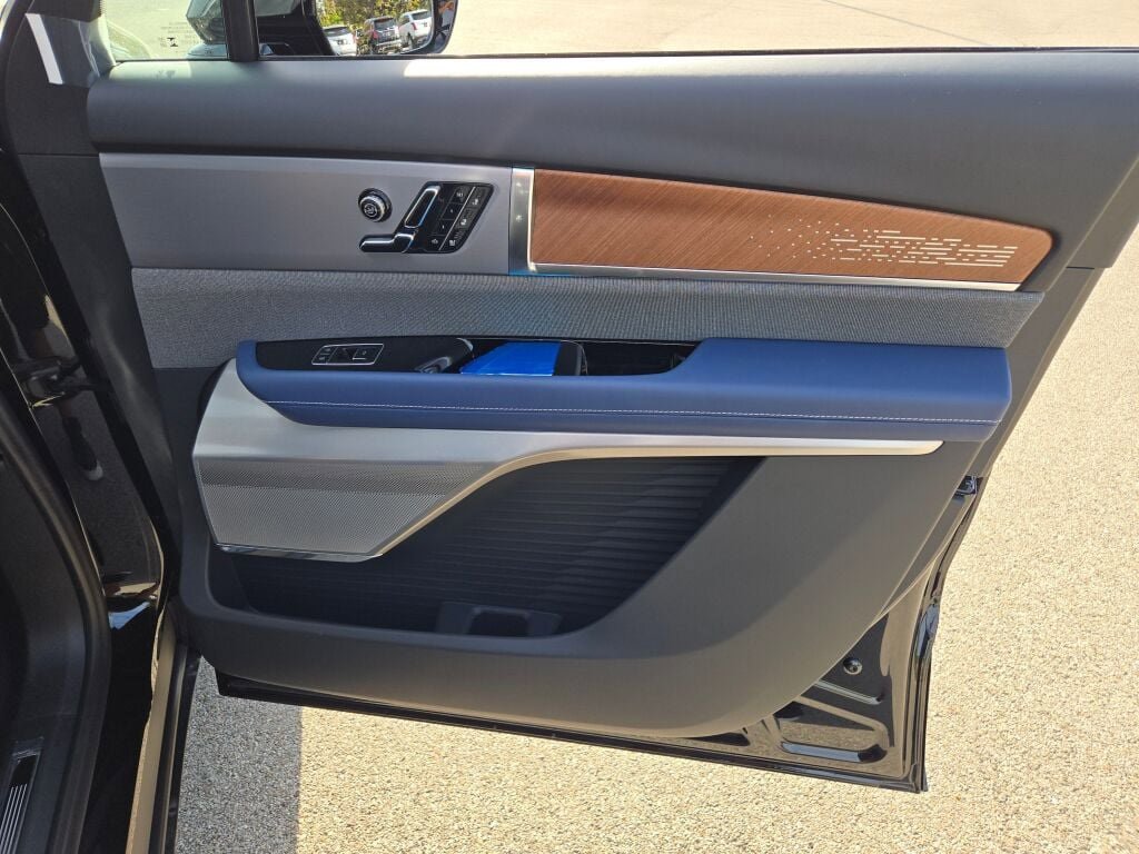 New 2026 Cadillac Vistiq Premium Luxury w/ LPO, Floor Liner Package image 6