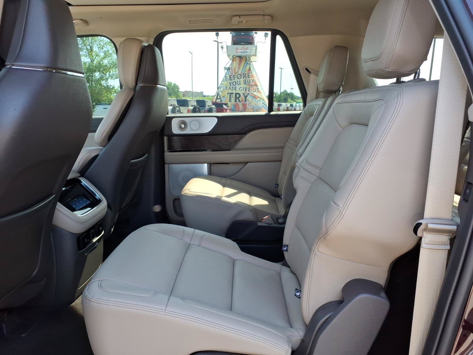 Used 2024 Lincoln Navigator L Reserve AWD/4WD image 12