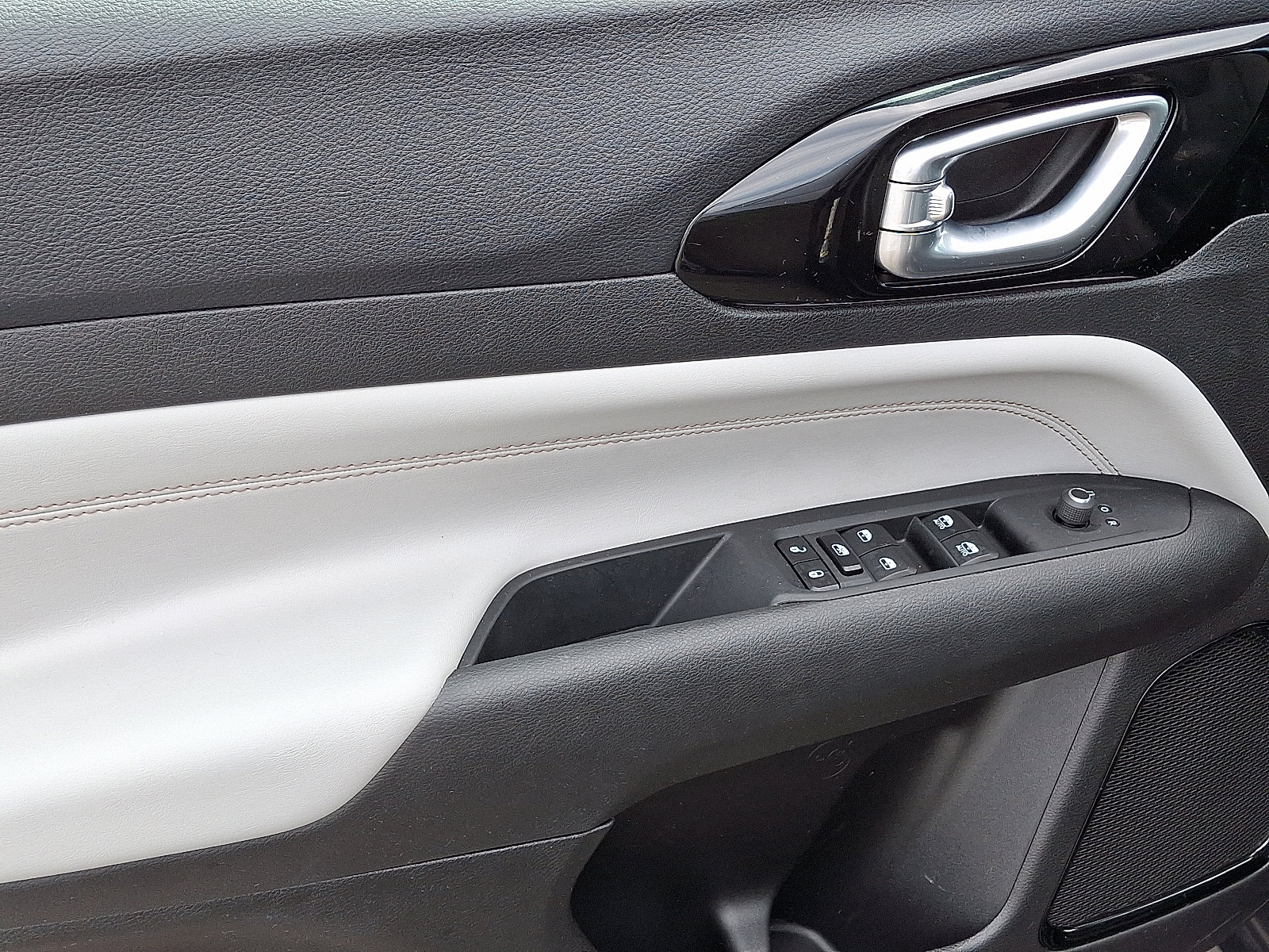 Certified 2024 Jeep Compass Limited image 12