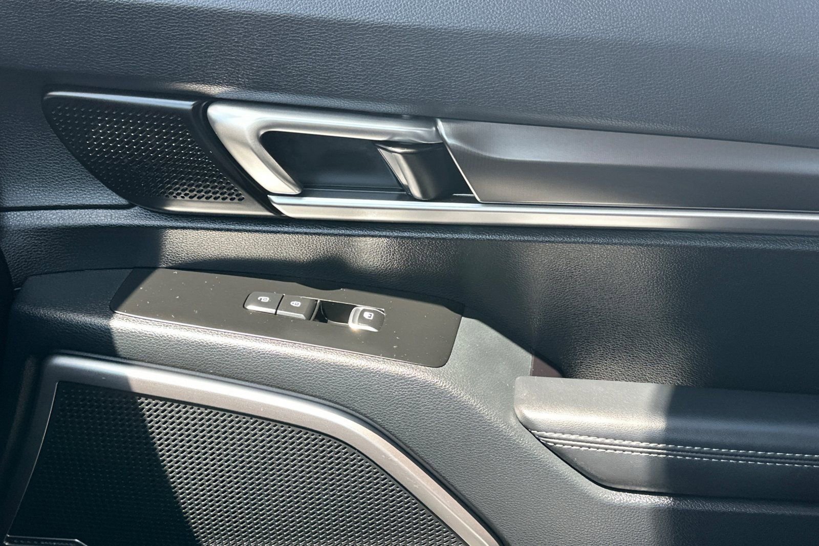 Used 2025 Kia Telluride LX FWD image 20
