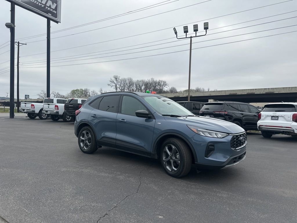 Used 2025 Ford Escape ST-Line image 3