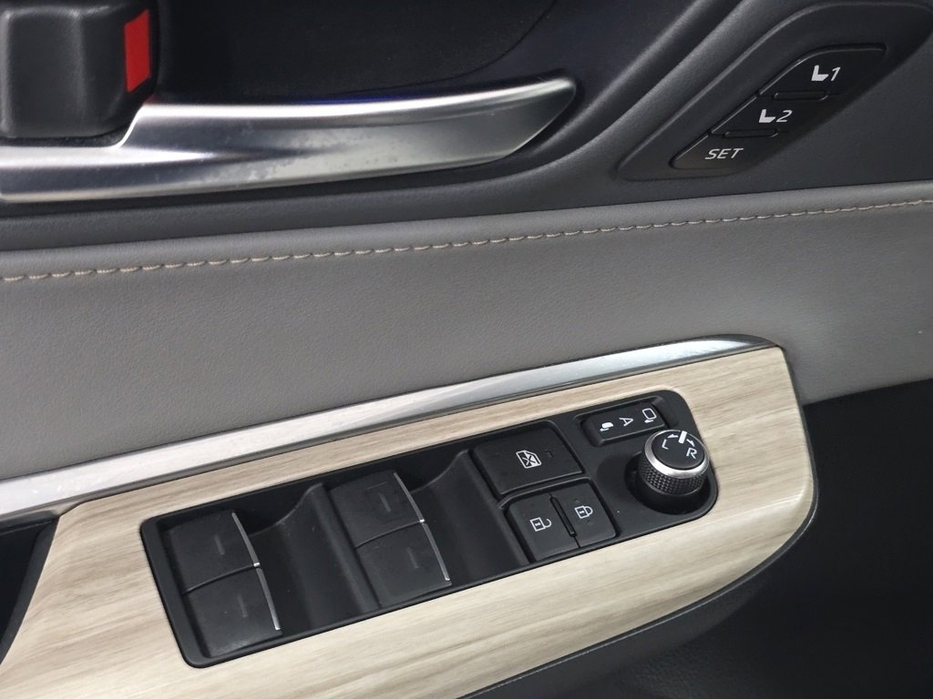 Used 2024 Toyota Venza XLE image 26