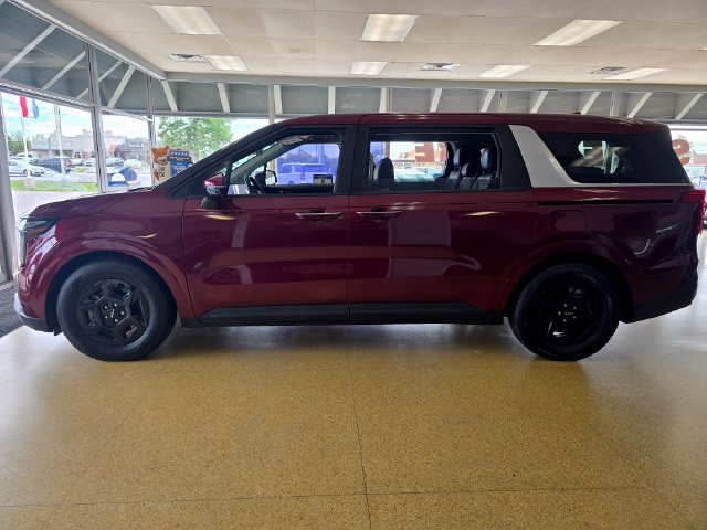 Used 2025 Kia Carnival FWD image 7