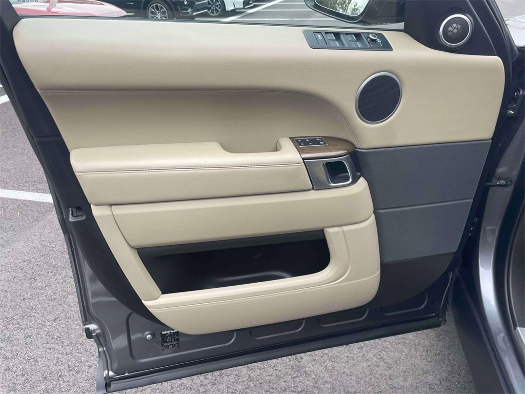 Used 2016 Land Rover Range Rover Sport HSE image 16