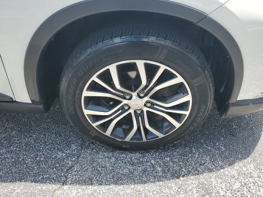 Used 2018 Mitsubishi Outlander ES AWD/4WD image 6
