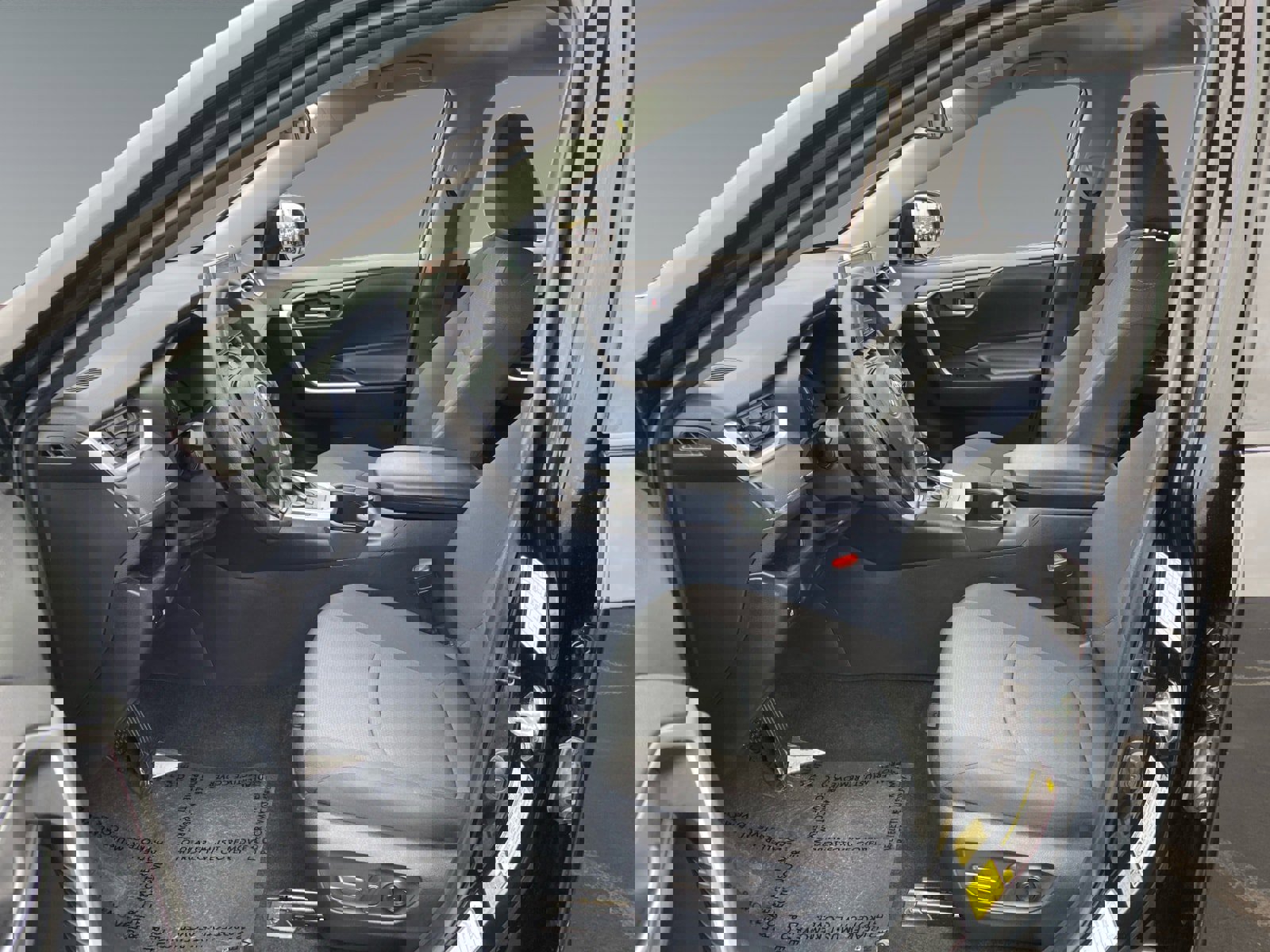 Used 2025 Toyota RAV4 XLE image 9