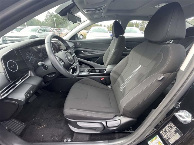 Certified 2025 Hyundai Elantra SEL image 11