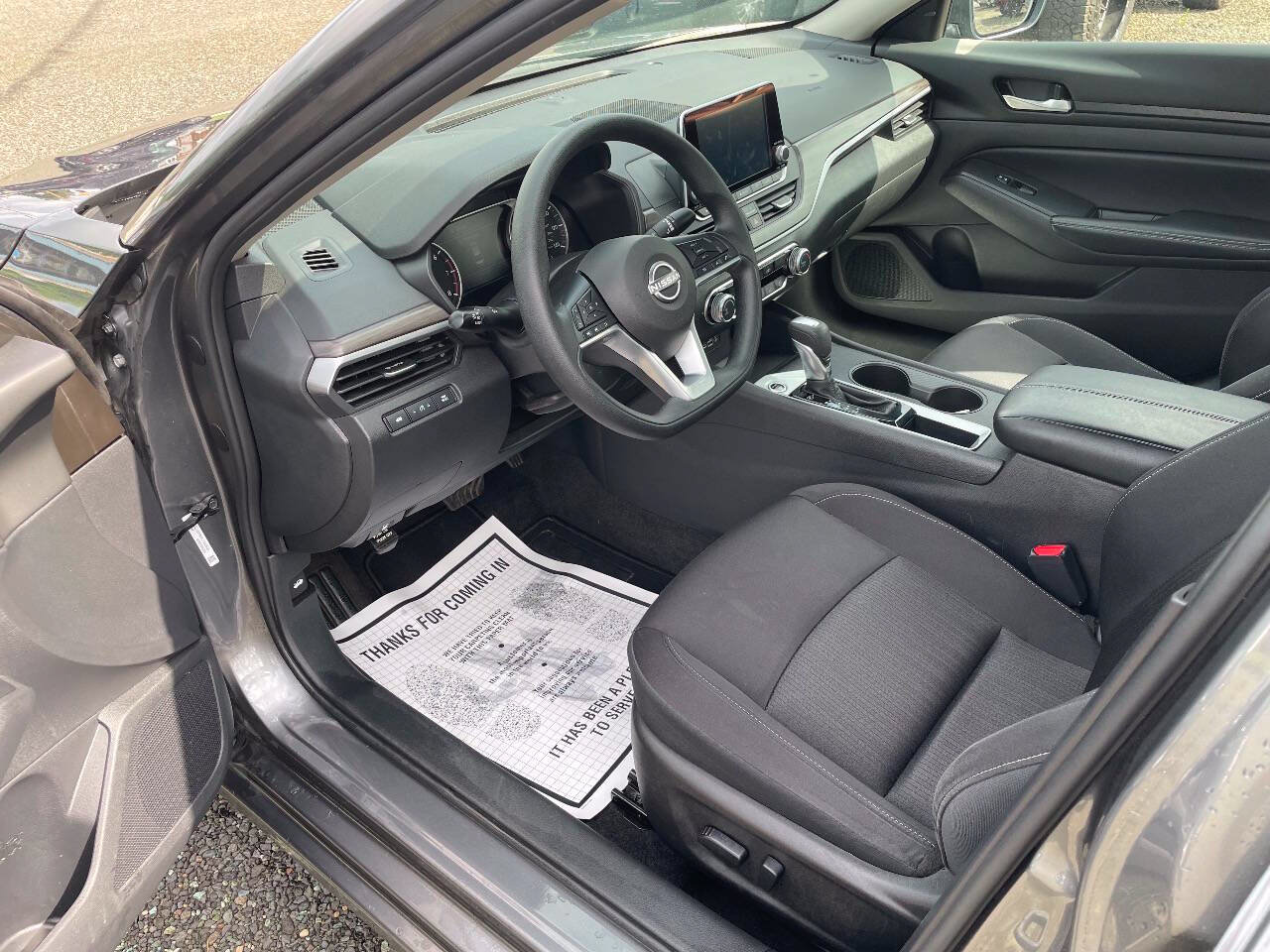 Used 2025 Nissan Altima 2.5 SV FWD image 3