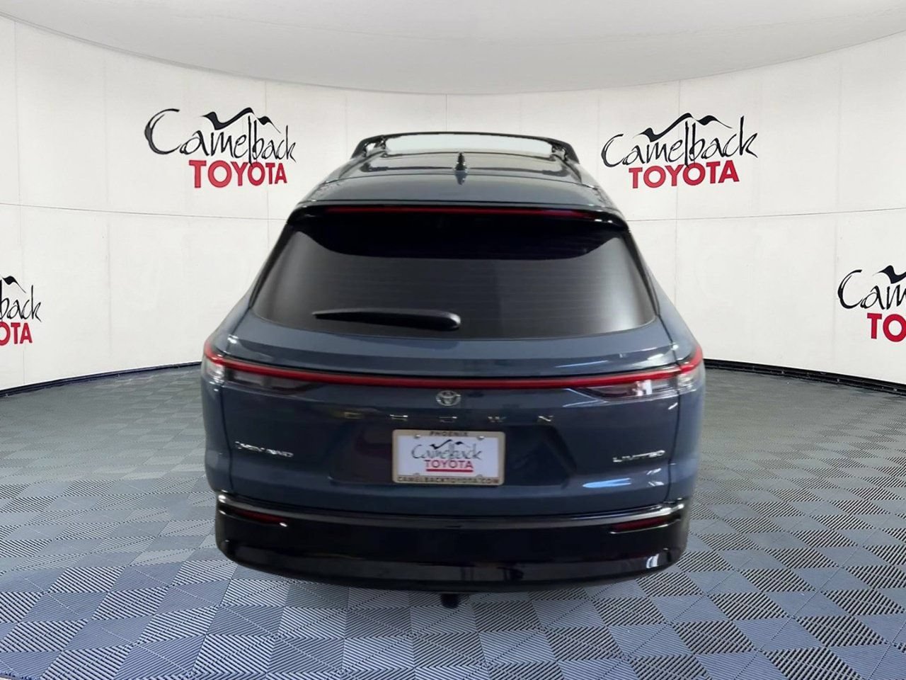 Used 2025 Toyota Crown Signia AWD/4WD image 3