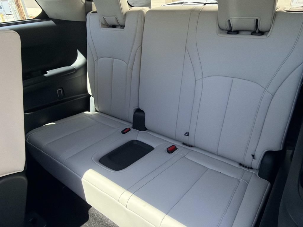 Certified 2026 INFINITI QX60 Pure w/ Cargo Package FWD image 13