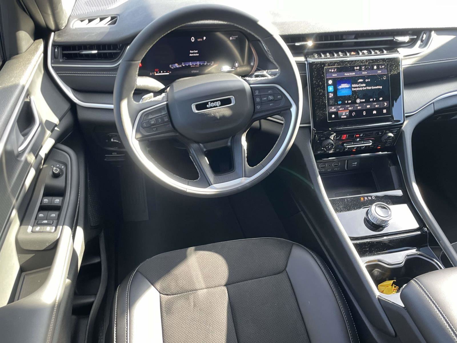 Certified 2023 Jeep Grand Cherokee Altitude AWD/4WD image 5
