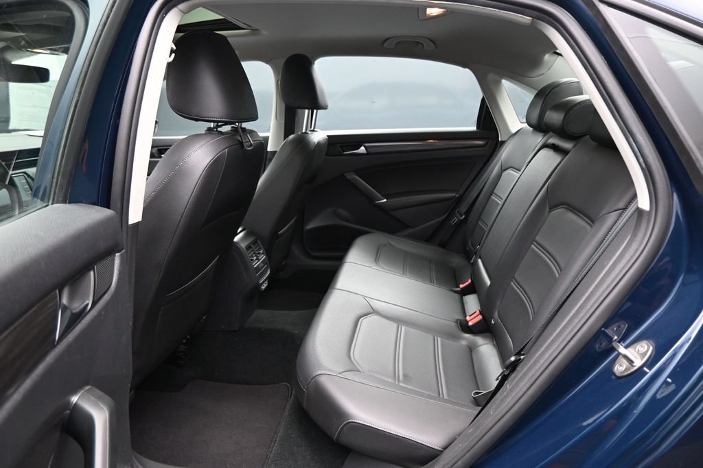 Used 2020 Volkswagen Passat 2.0T R-Line FWD image 24