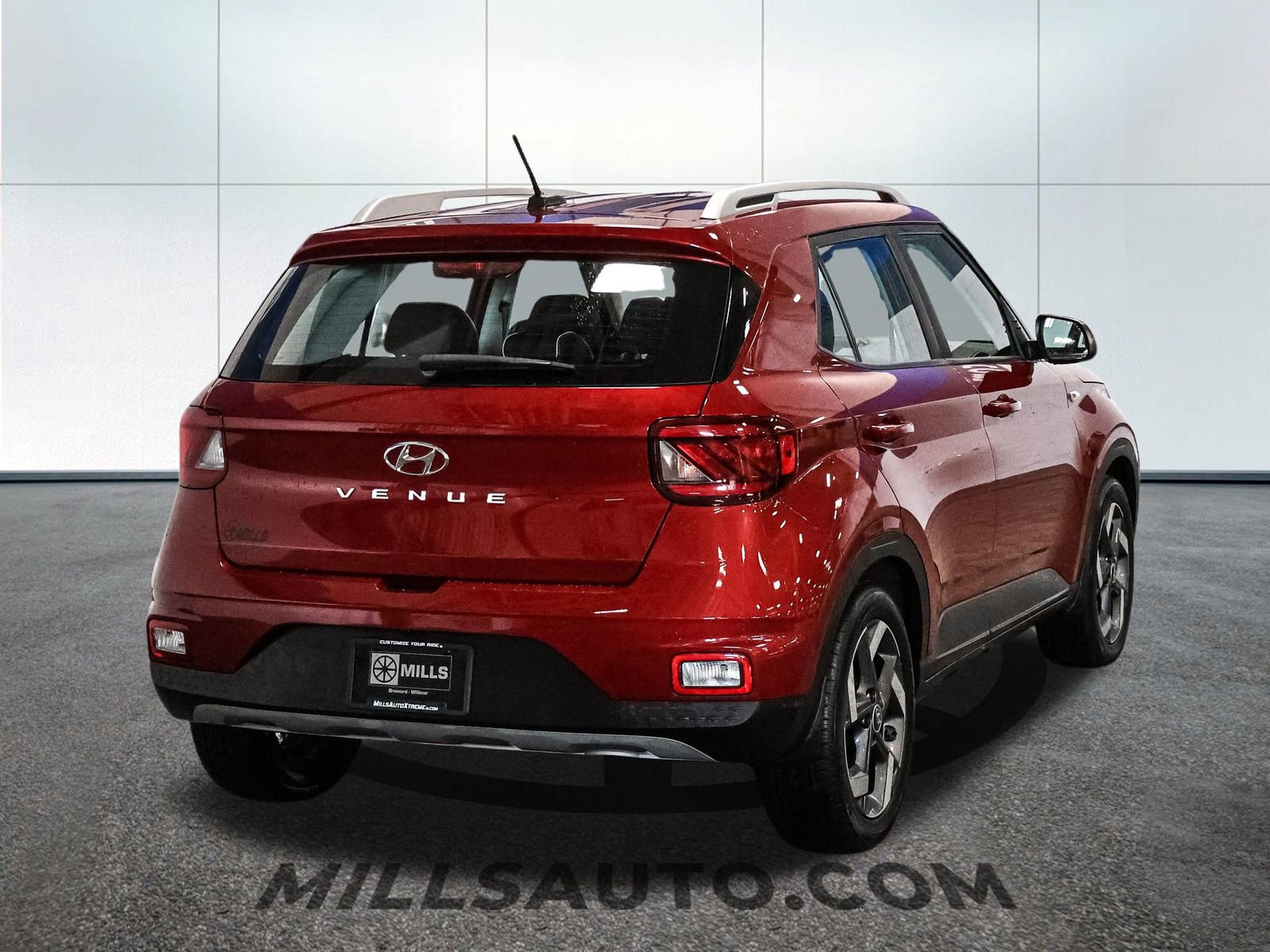 Used 2023 Hyundai Venue Limited w/ Cargo Package image 7